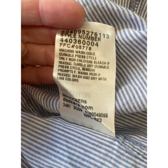 Dockers Blue & White Striped Buttondown, Size M - Picture 7 of 7